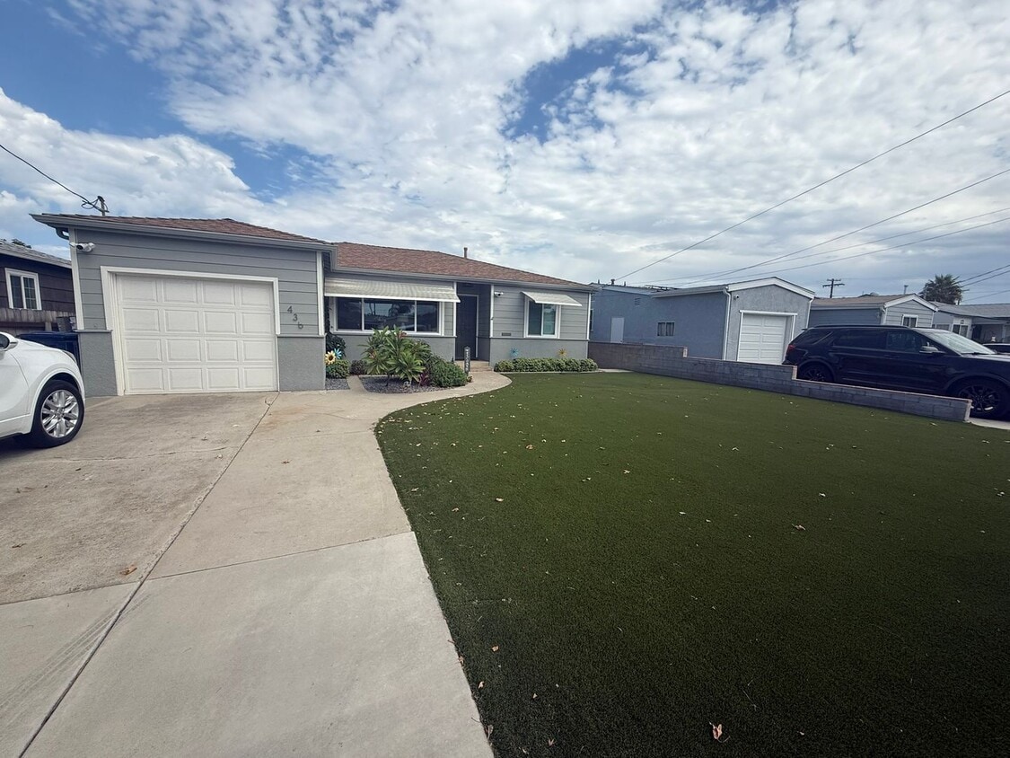 Foto principal - Charming 2 Bedroom, 2 Bath Home with Fence...