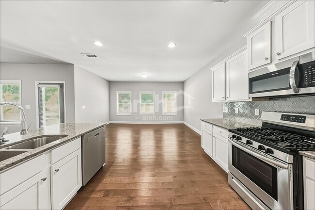 Foto del edificio - 1150 Victoria Walk Ln