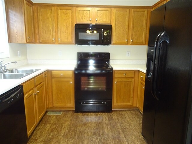 Building Photo - 6301 Fairoaks Pl