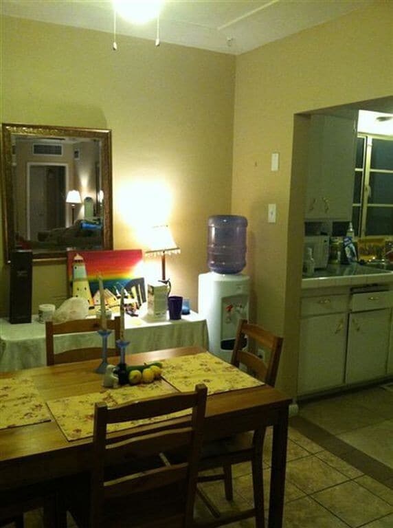 Foto del edificio - LARGE 4BR - 2BA HOUSE - NEWLY REMODEDLED CERAMIC TILE THROUGHOUT