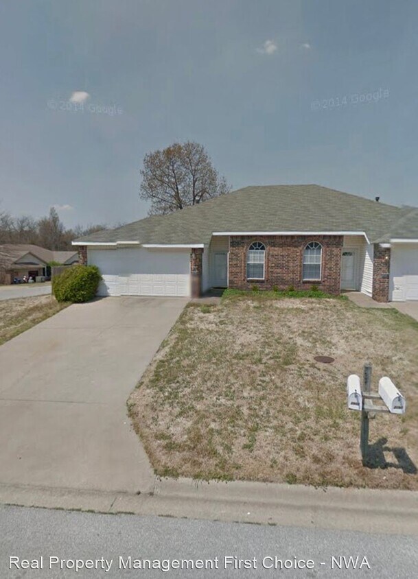 3 br, 2 bath House 2900 W Wildwood Drive House Rental in Fayetteville, AR