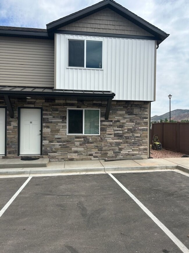 Building Photo - 920 S 25 E