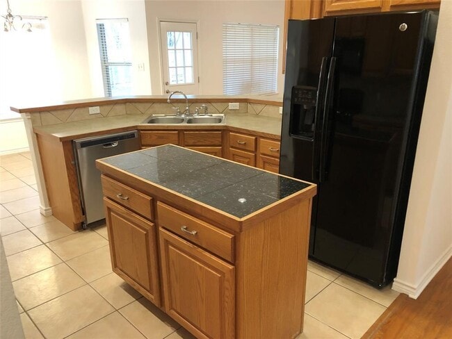 Building Photo - 903 Hollow Trail Ct