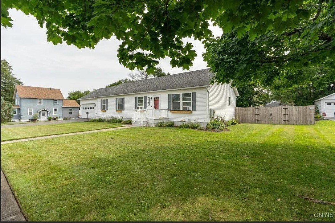 Primary Photo - 822 Davidson St