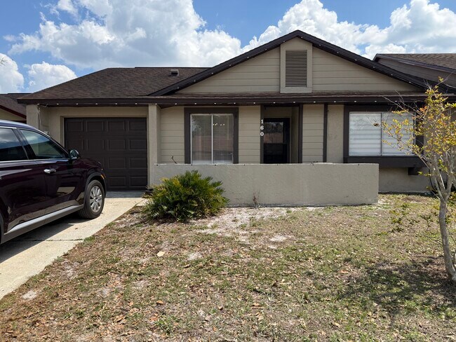 Foto del edificio - 160 Clear Lake Cir