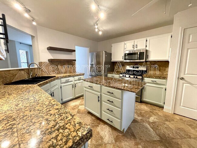 Foto del edificio - 410 Cluck Creek Trail
