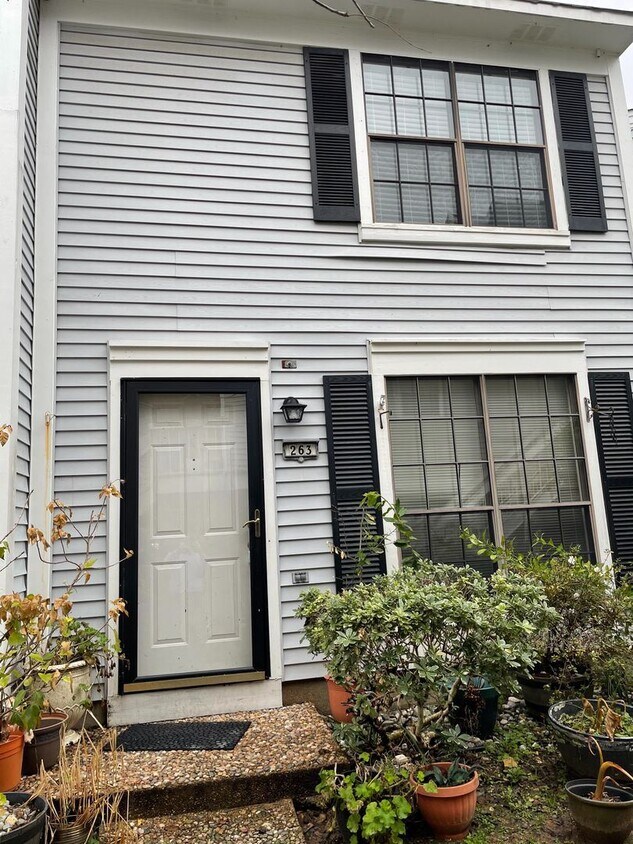 Primary Photo - 2 br, 1.5 bath House - 263 Settlers Park