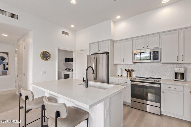 Foto del edificio - 2989 N 44th St