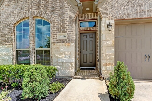 Building Photo - 8126 Silverspot Ln