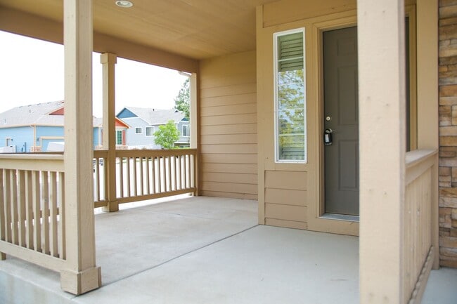 Building Photo - 3 Bedroom, 2.5 Bath - 2 Story Home in Loveland with New Carpet 2026