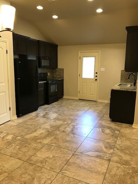 Building Photo - 5506 Settlers Ct