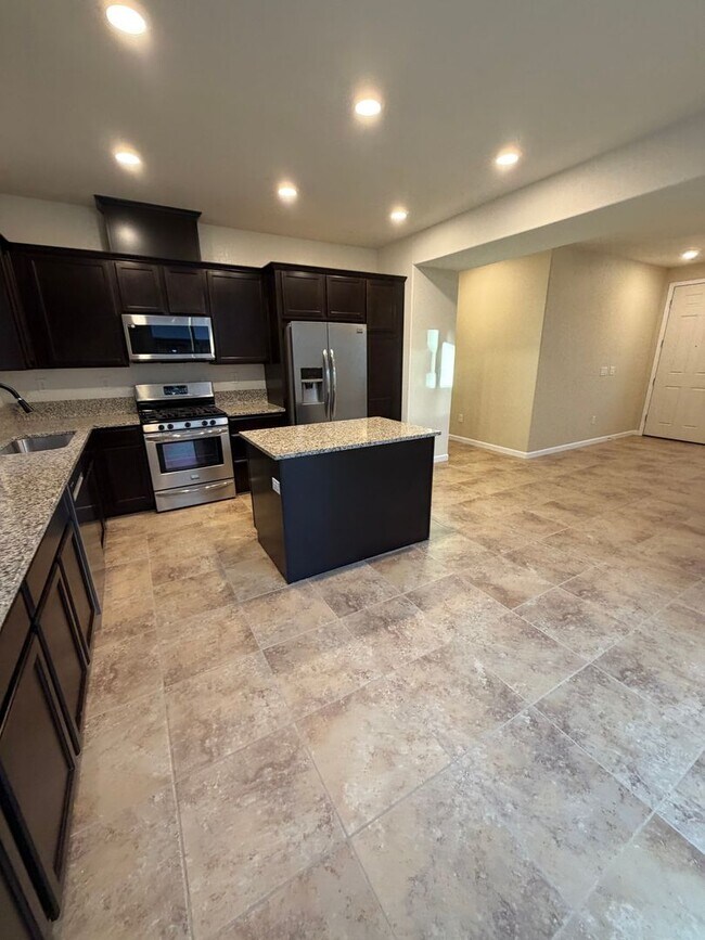 Foto del edificio - Elegant Low-Maintenance Living Near Golden Eagle & Kiley Lake!