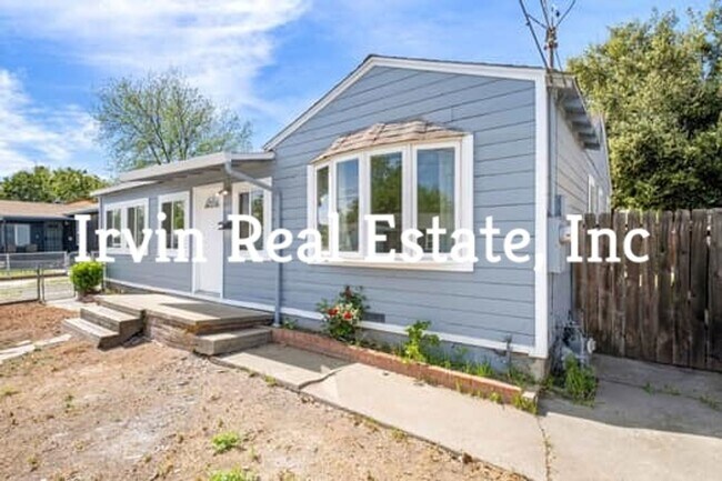 Foto del edificio - A Nice 4 Bedroom 1 Bath home