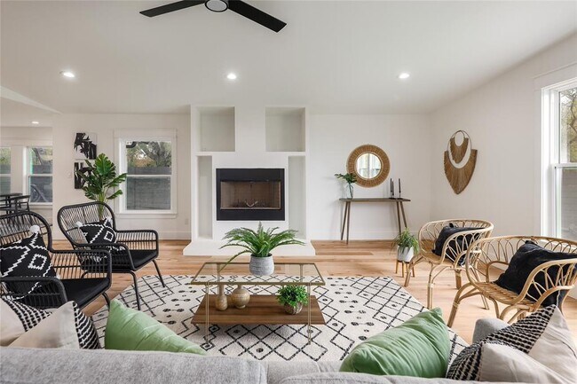Foto del edificio - 9709 Monarch Ln