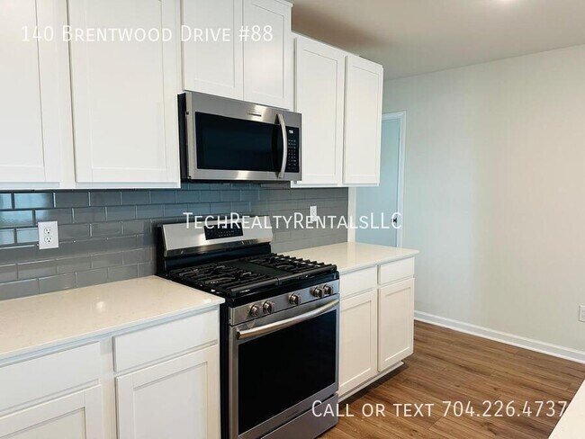Building Photo - 140 Brentwood Dr