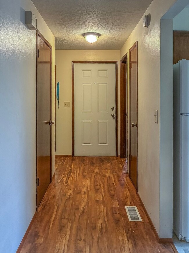 Photo - Hillsboro Duplex- 2 Bedroom 1 bathroom with fenced in yard available ! House