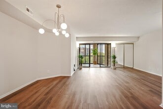 Building Photo - 5904 Mt Eagle Dr