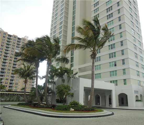 View of the building - 800 Claughton Island Dr