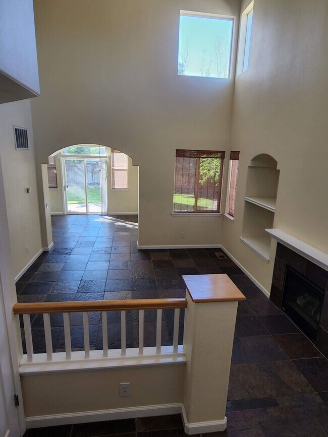 Foto del edificio - Beautiful 3 bedroom, 2.5 bath two story home