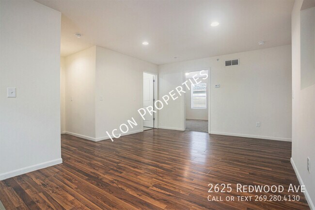Building Photo - 5 BEDROOM W/GARAGES FOR THE PRICE OF 4!