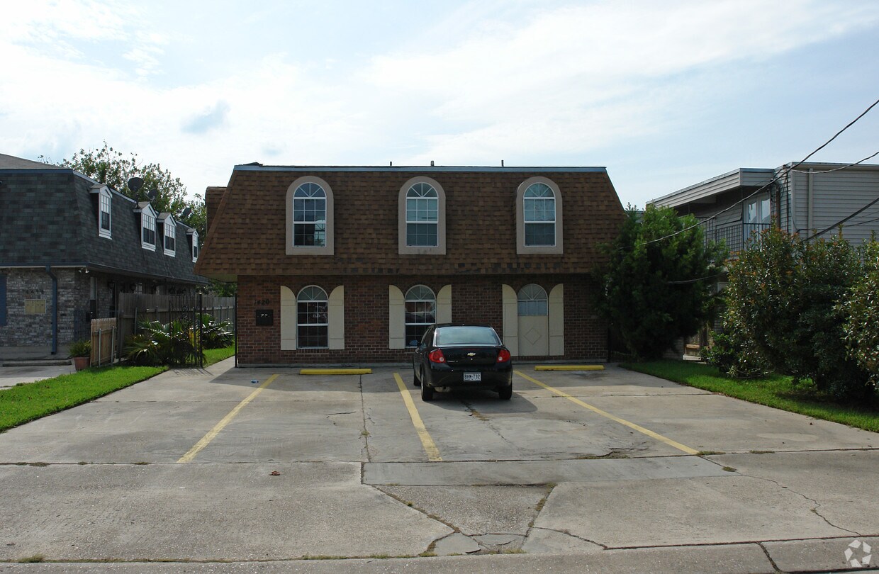 Primary Photo - 4420 Sonfield St