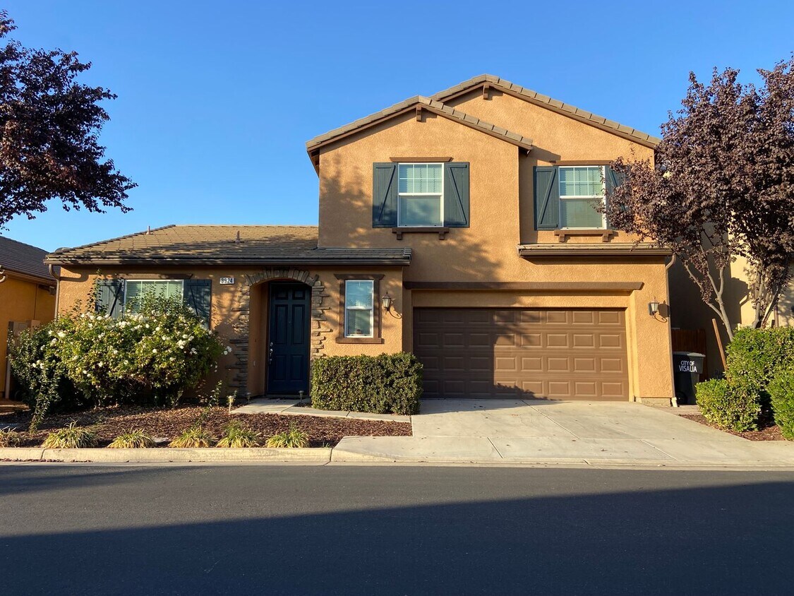 Two story home in Avalon House Rental in Visalia, CA