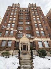 Building Photo - 807 W 48th St