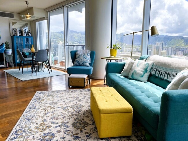 Building Photo - Moana Pacific East Tower 3BR/2BA/2PK