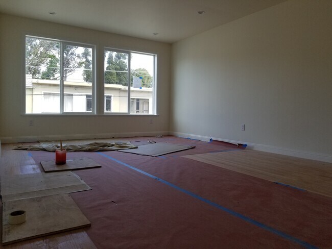 Building Photo - 351 Gaven St