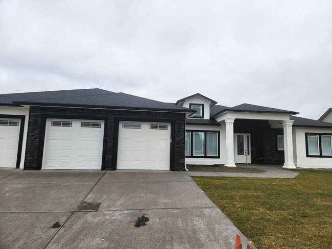 Building Photo - 2202 S 96th Ave