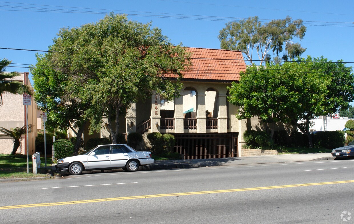 Building Photo - 5545 Whitsett Ave