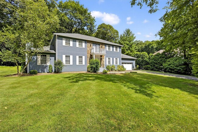 Foto del edificio - 92 Brook Hollow Dr