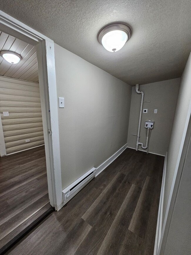 Building Photo - 2 Bedroom 1 Bath Home