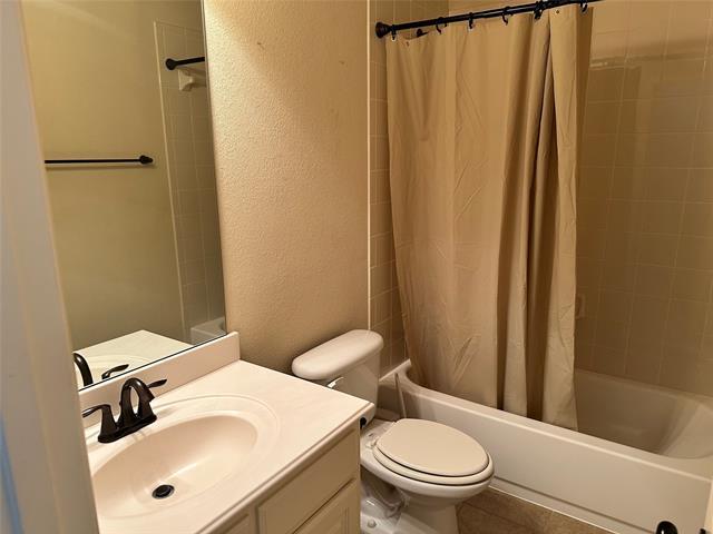 Foto del edificio - 1013 Lake Grove Dr