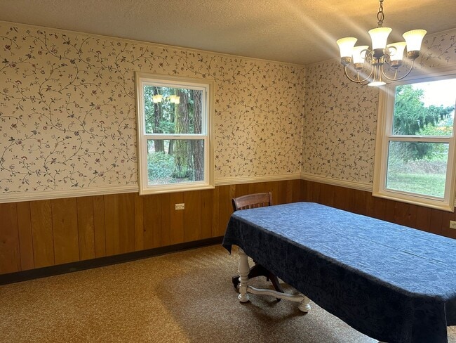 Building Photo - Excellent Value for this great 4 bedroom home!