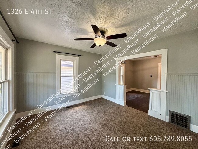 Building Photo - 1326 E 4th St