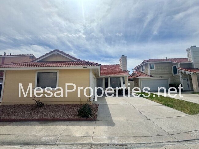 Foto del edificio - 1423 Willow Tree Ln