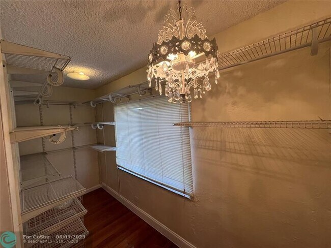 Foto del edificio - 4240 SW 23rd St