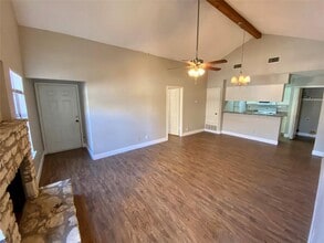Building Photo - 1013 Hyridge St