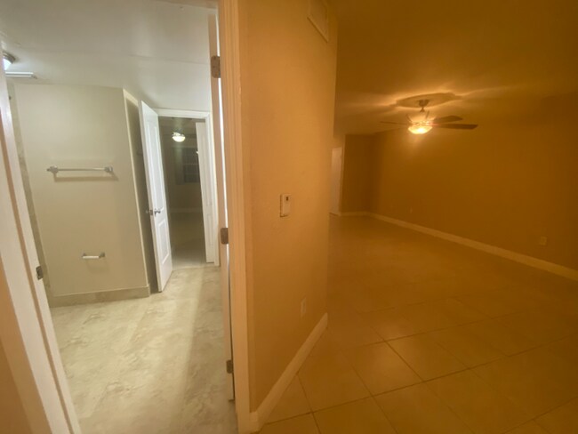 Foto del edificio - 2861 N Oakland Forest Dr