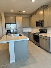 Building Photo - 860 Angwin Ln