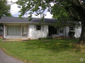 Building Photo - 1406 Parkside Dr