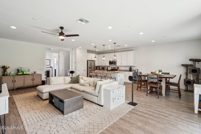 Foto del edificio - 670 S Beebe St