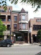 Building Photo - 1710 W Belmont Ave