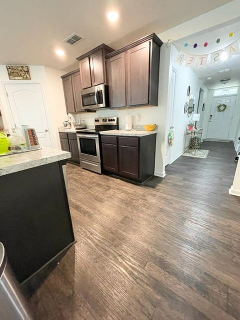 Building Photo - 253 Cody St