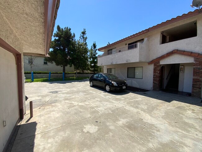 Driveway - 255 Bloomington Ave Apartments