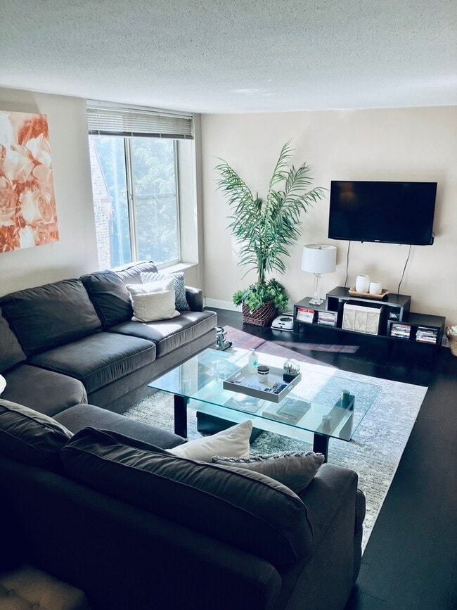 Foto del edificio - 1339 N Dearborn St