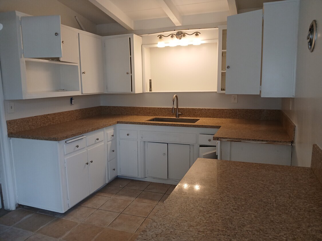 Foto del edificio - 8336 Sanger Ave