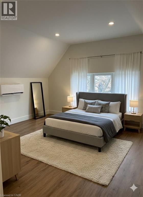 Building Photo - 259 John St S