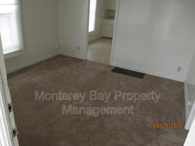 Building Photo - 391 Prescott Ave